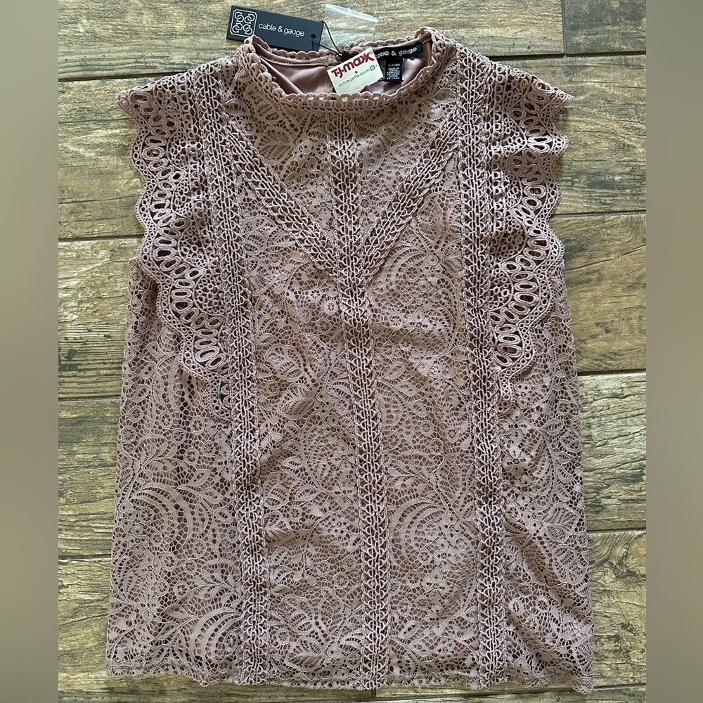 Cable & Gauge Lace Sleeveless Top 🎀 NWT Sz Small